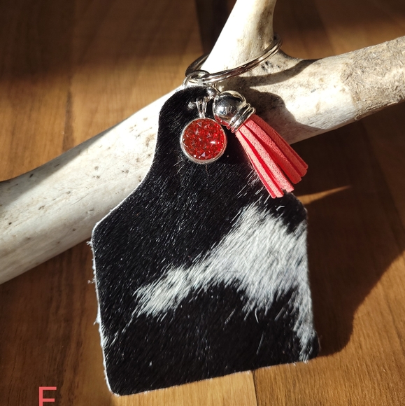 Accessories - Cowhide keychain